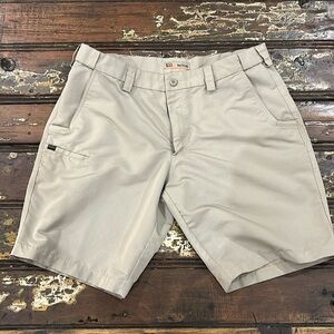 FAST-TAC™ URBAN 11" SHORT
100% polyester Ripstop fabric, WR finish
11" inseam